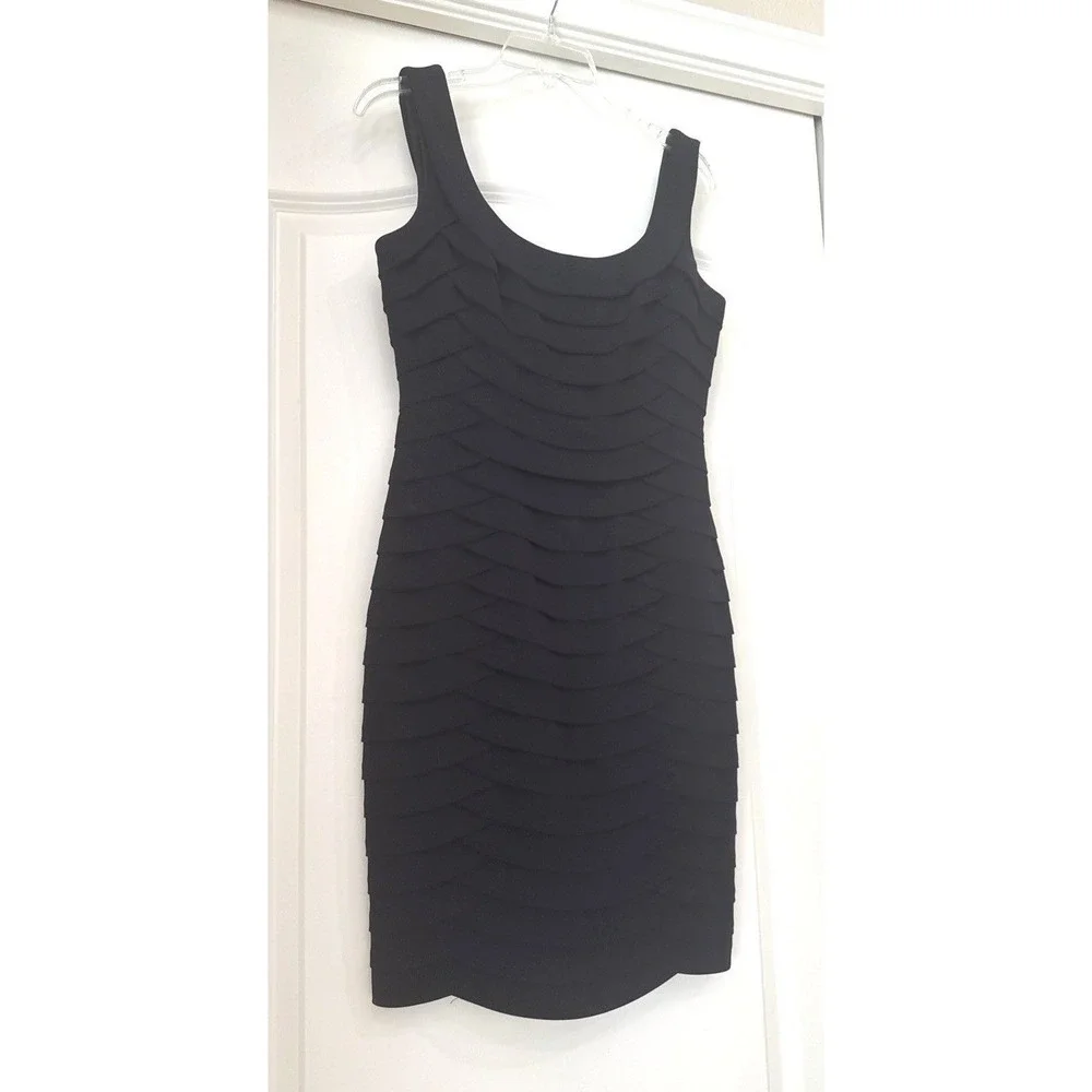 Carmen Marc Valvo Black Tiered Scallop Sleeveless‎ Silk Cocktail Dress Size 4